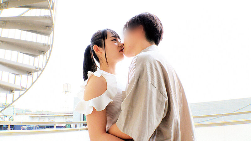 素人女子大生の皆さんww青空の下で脳がトロける超濃密ベロキス体験してみませんか？もえかちゃん りおんちゃん